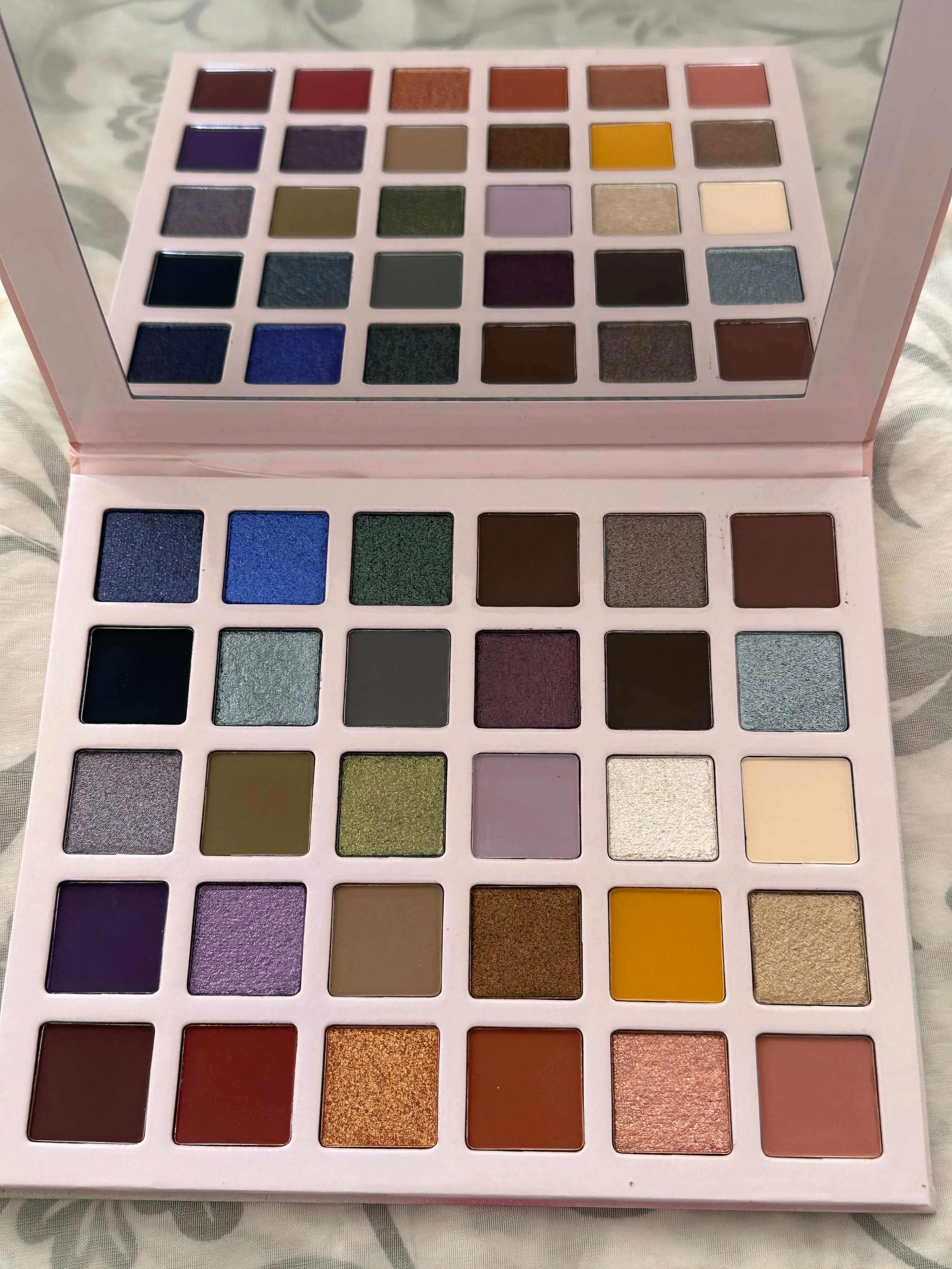 Pure Nora Natural Eyeshadow 30 shades