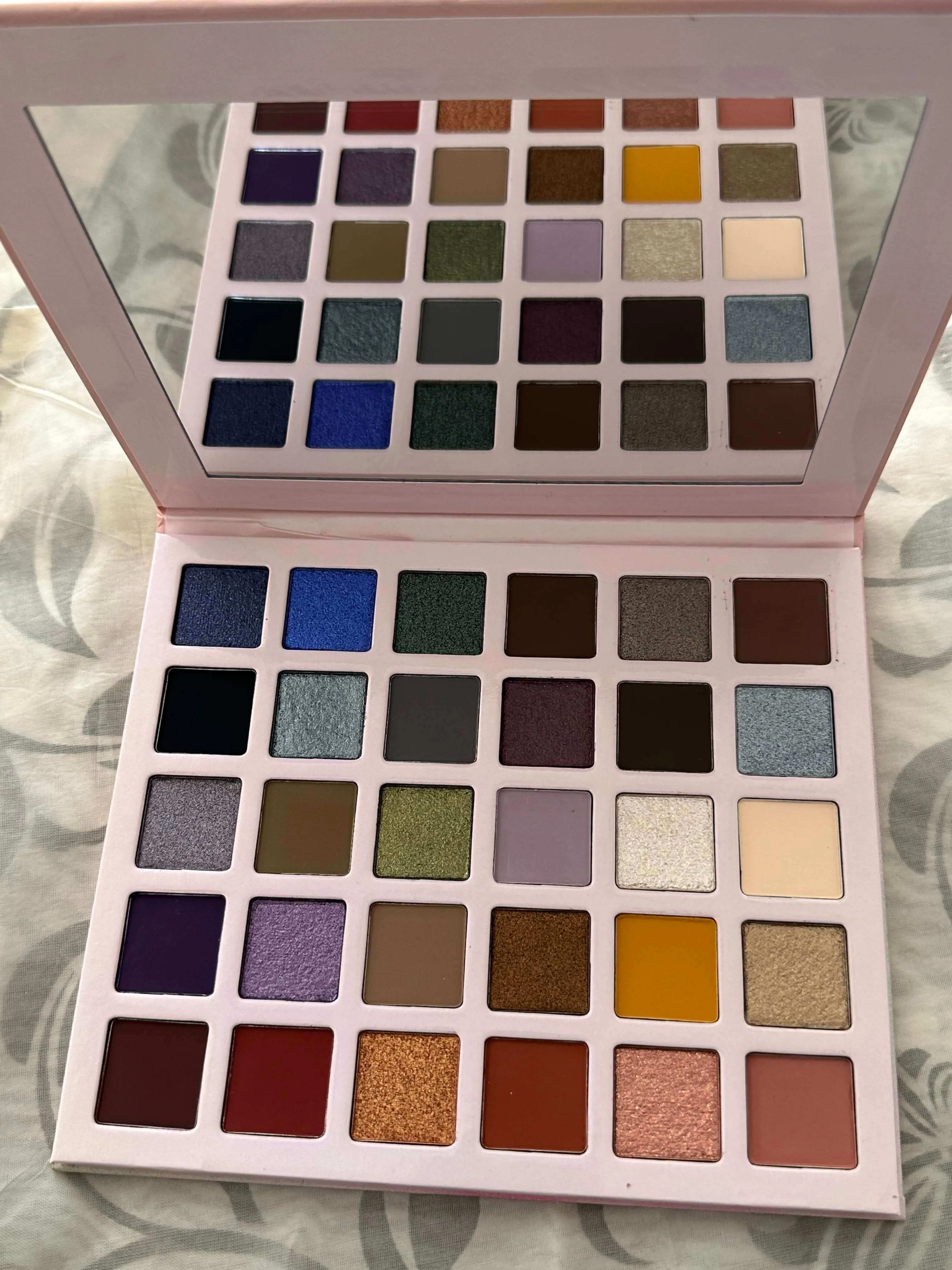 Pure Nora Natural Eyeshadow 30 shades